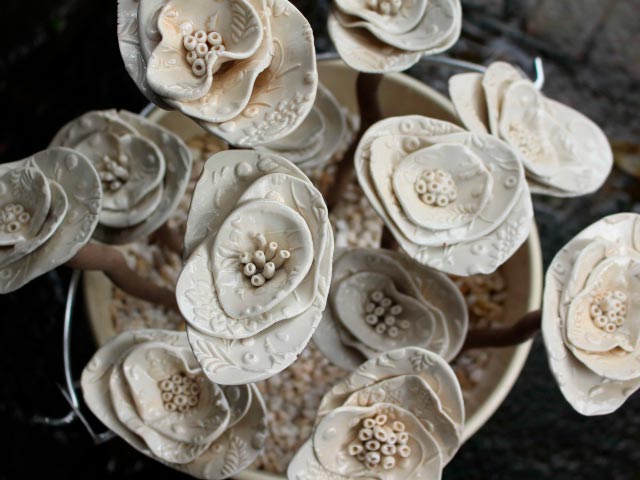 flores em cerâmica