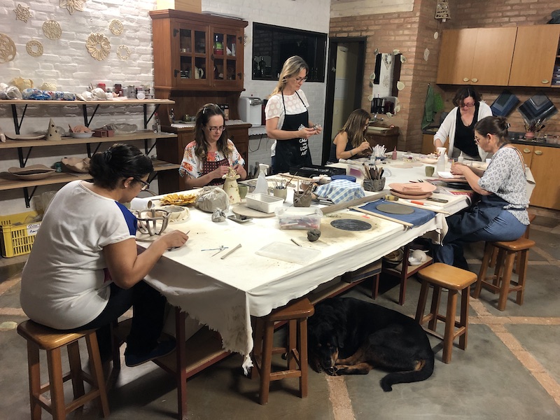 Aula de Cerâmica no atelier Darly Pellegrini